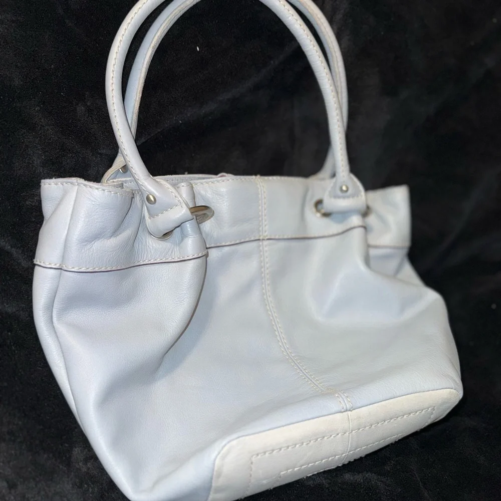 Tignanello White Leather Shoulder Bag with Elegant Pleating